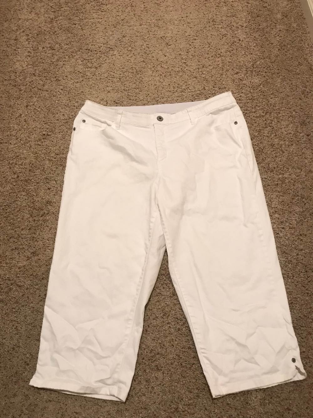 White Capri pants